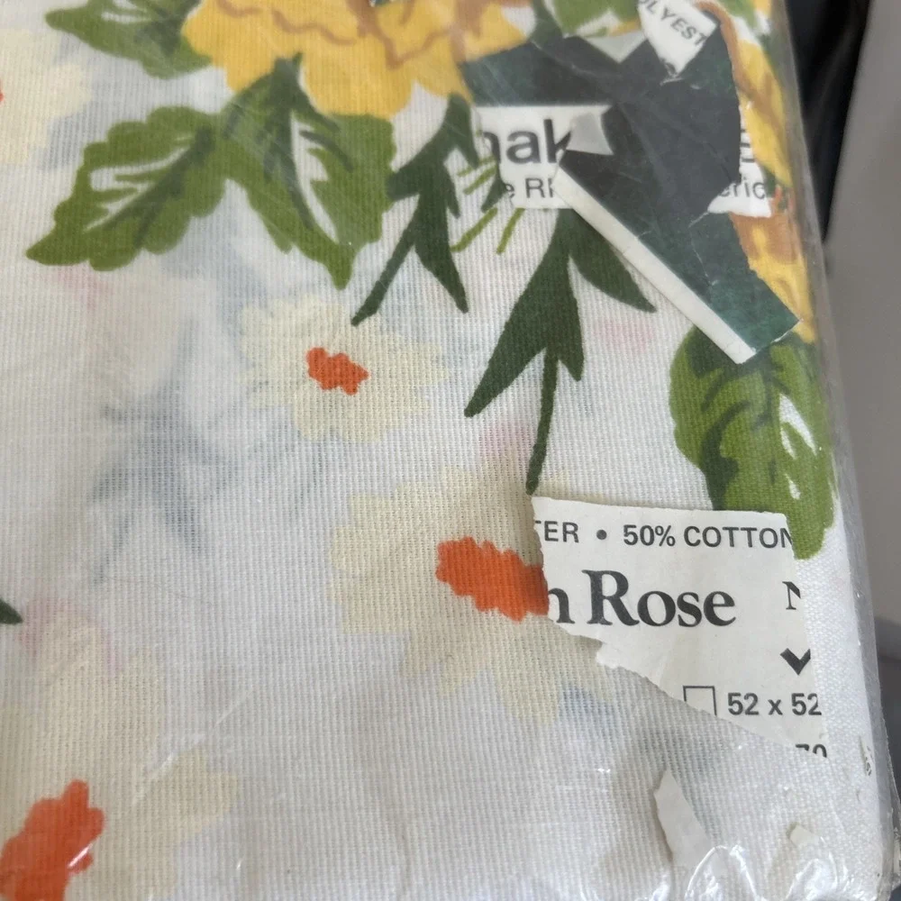 Vintage TASTEMAKER by Stevens Floral Needlepoint Roses Terry Tablecloth 52